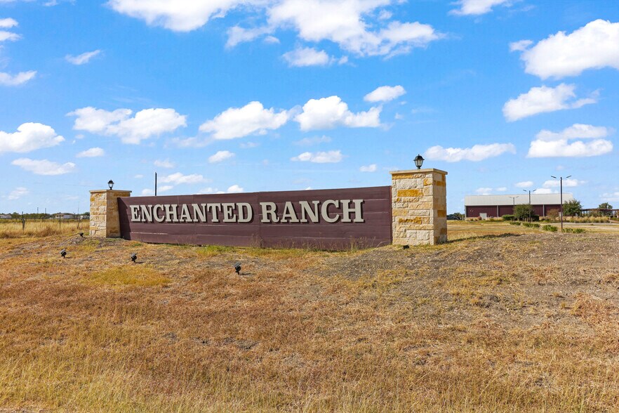 1300 Scull Rd, San Marcos, TX à vendre - Photo principale – Image 1 sur 44