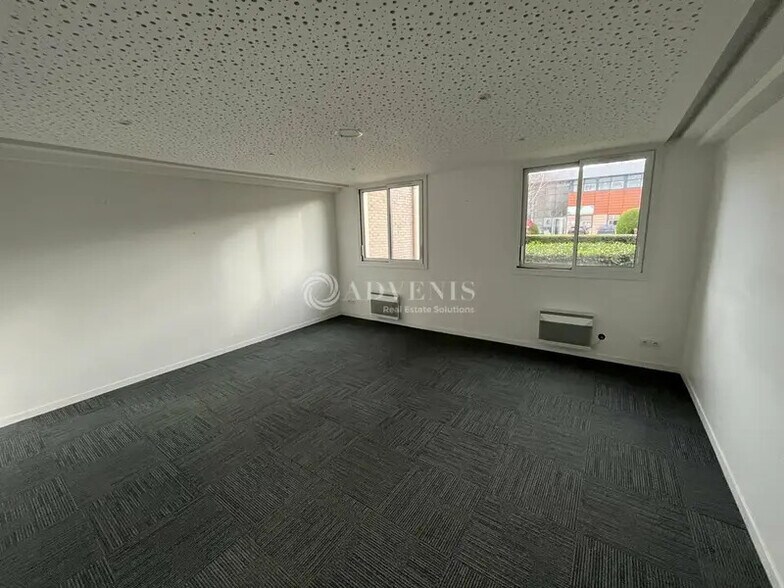 Local d'activités dans Voisins-le-Bretonneux à vendre - Photo intérieure – Image 3 sur 6