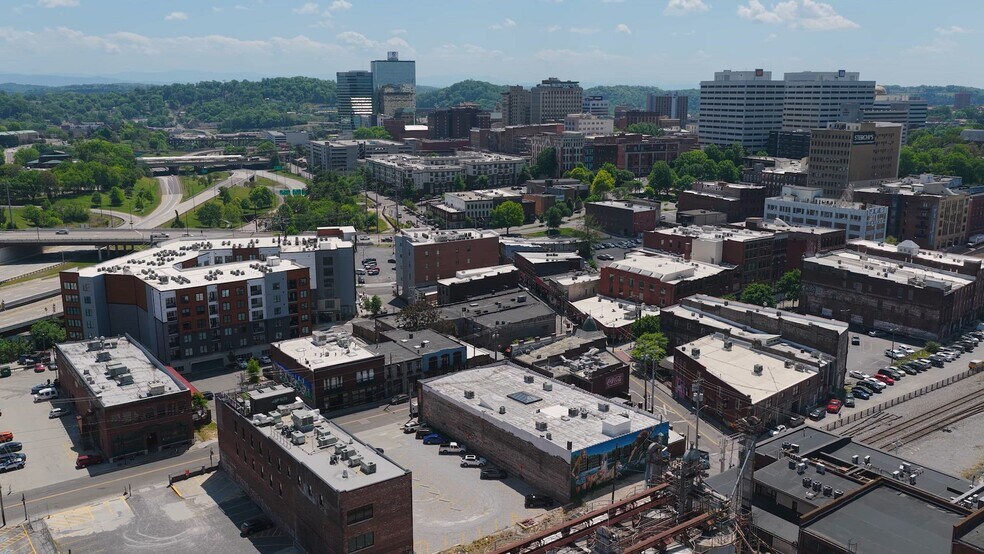 115 E Jackson Ave, Knoxville, TN à vendre - Vidéo sur l’annonce professionnelle – Image 2 sur 16