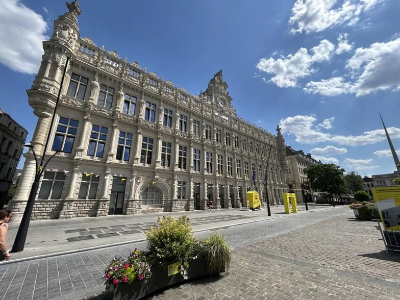 3 Place D'Armes, Valenciennes à louer - Photo de l’immeuble – Image 2 sur 4