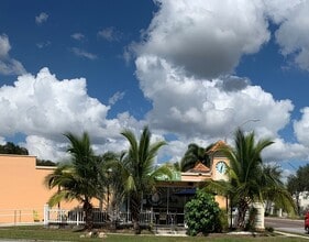 2801-2815 N Tamiami Trl, Sarasota, FL à louer Photo de l’immeuble– Image 1 sur 1