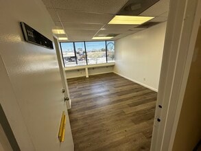 21044 Sherman Way, Canoga Park, CA à louer Photo intérieure– Image 2 sur 16