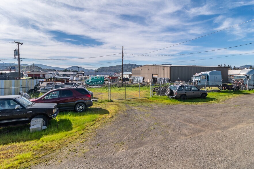 1880 NE Stephens St, Roseburg, OR à vendre - Photo de l’immeuble – Image 2 sur 35