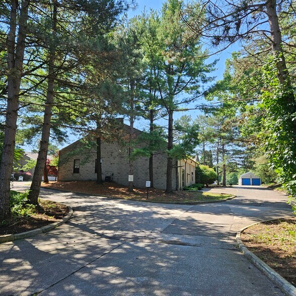 70 W Streetsboro Rd, Hudson, OH à louer - Photo de l’immeuble – Image 3 sur 26