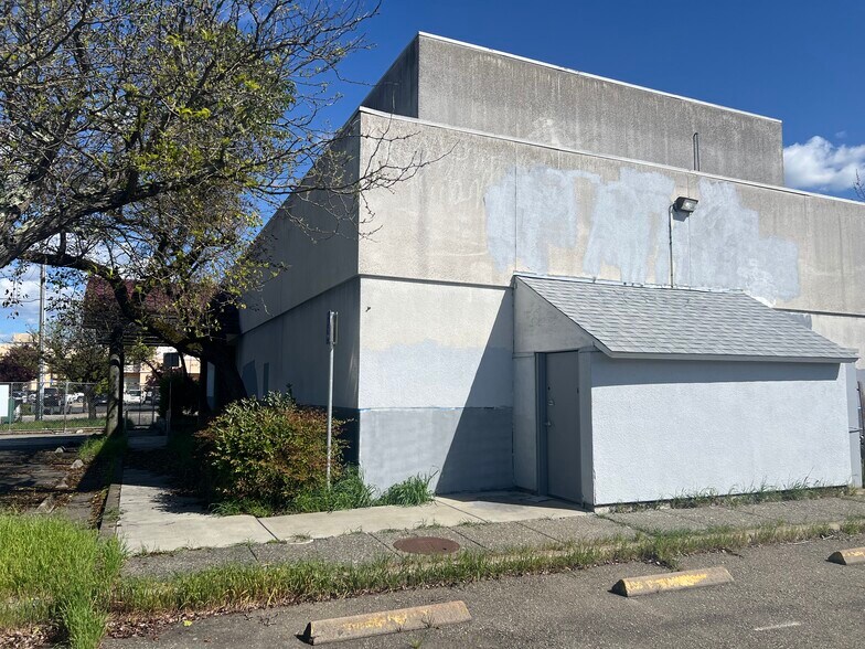 2265 Cleveland Ave, Santa Rosa, CA à louer - Photo de l’immeuble – Image 3 sur 8