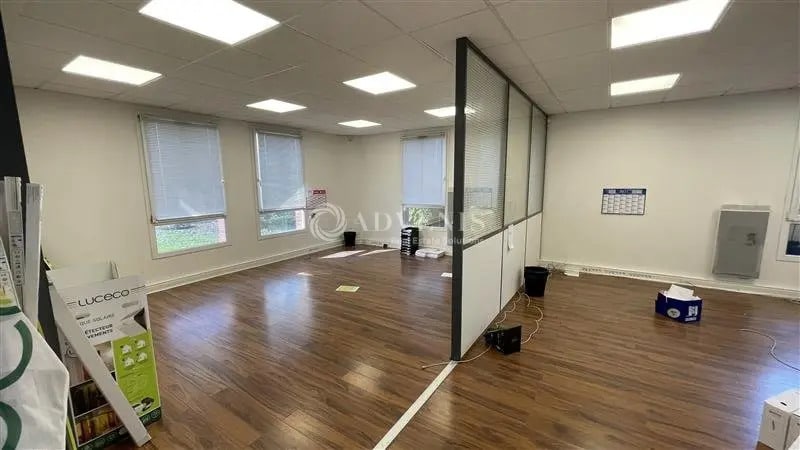 Bureau dans Magny-le-Hongre à louer - Photo de l’immeuble – Image 1 sur 7