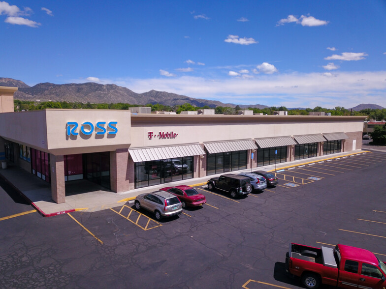 2200 Juan Tabo Blvd NE, Albuquerque, NM à louer - Photo de l’immeuble – Image 3 sur 8