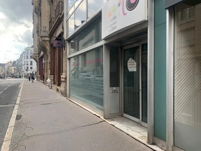 Plus de détails pour Local commercial à vendre