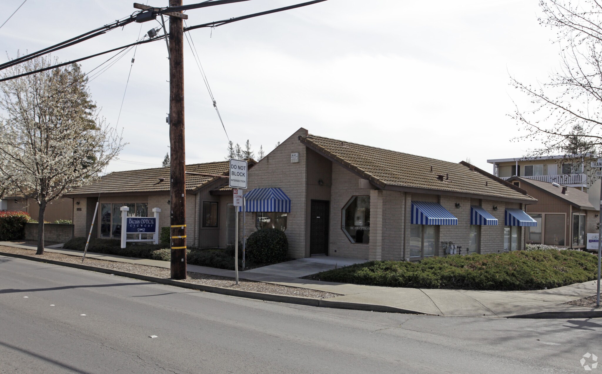 1075 Trancas St, Napa, CA à louer Photo principale– Image 1 sur 18