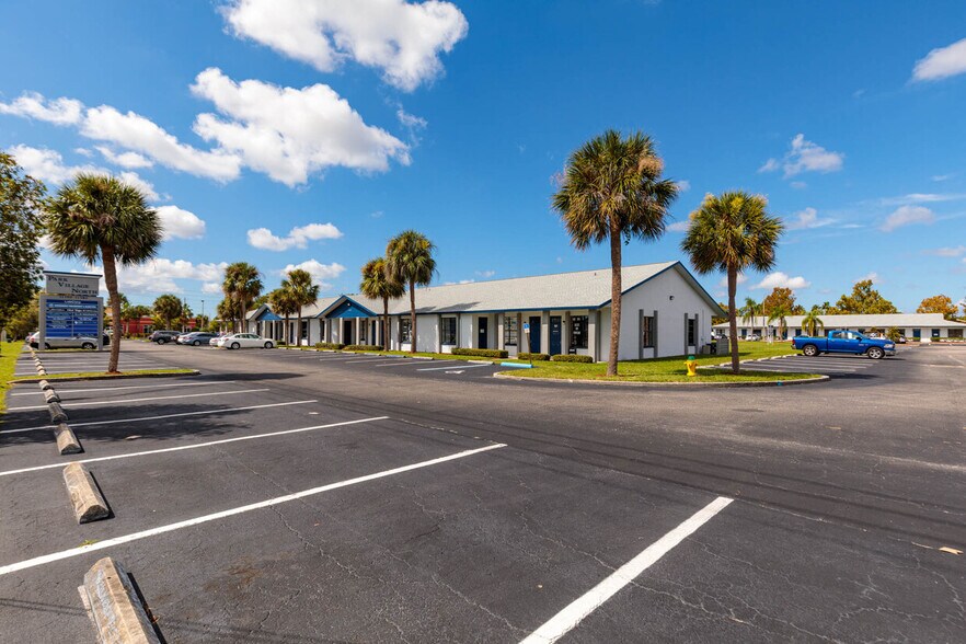 1301 Seminole Blvd, Largo, FL à louer - Photo de l’immeuble – Image 2 sur 17