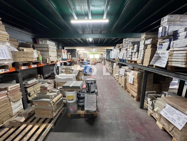 Plus de détails pour Local d’activités à vendre