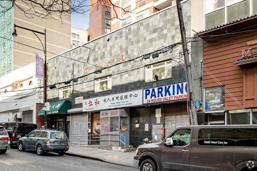 13537 37th Ave, Flushing, NY à vendre - Photo de l’immeuble – Image 2 sur 8