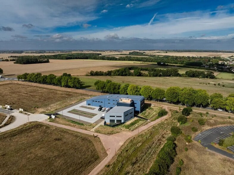 Bureau dans DOUVRES-LA-DÉLIVRANDE à louer - Photo de l’immeuble – Image 2 sur 9
