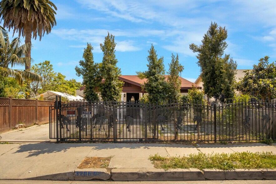 3206 W 27th St, Los Angeles, CA à vendre - Photo de l’immeuble – Image 3 sur 87
