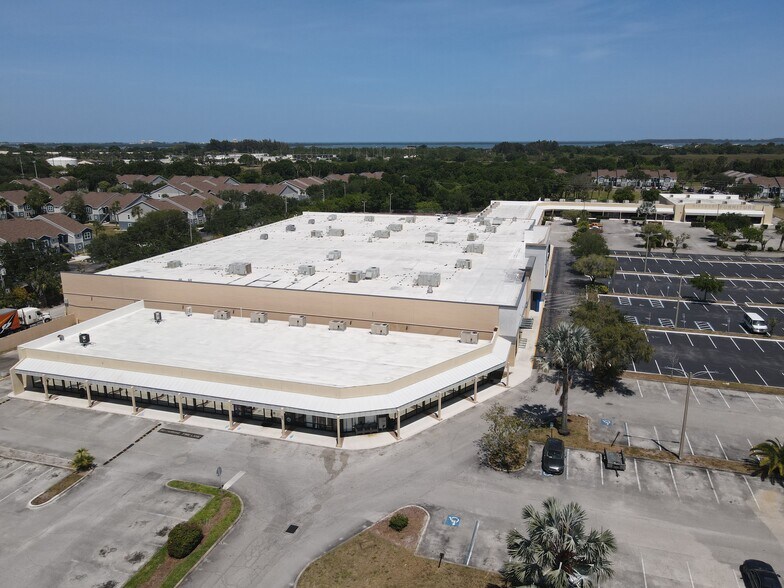 2806 S US Highway 1, Fort Pierce, FL à vendre - Photo de l’immeuble – Image 3 sur 13
