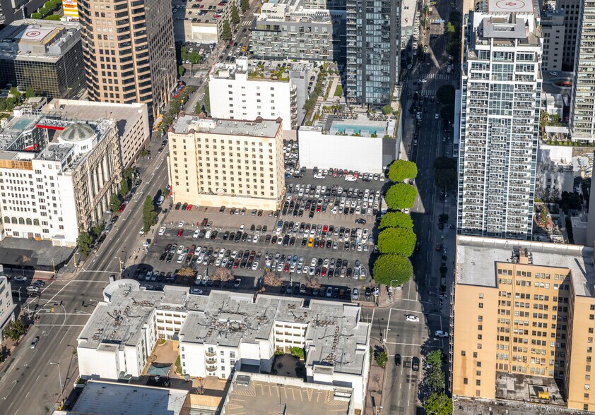 842 S Grand Ave, Los Angeles, CA à vendre - Aérien – Image 2 sur 4