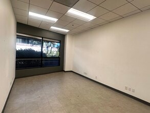 21900 Burbank, Woodland Hills, CA à louer Photo intérieure– Image 1 sur 6