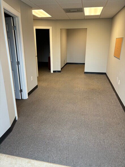 2781 Vista Pky, West Palm Beach, FL à louer - Photo de l’immeuble – Image 3 sur 10