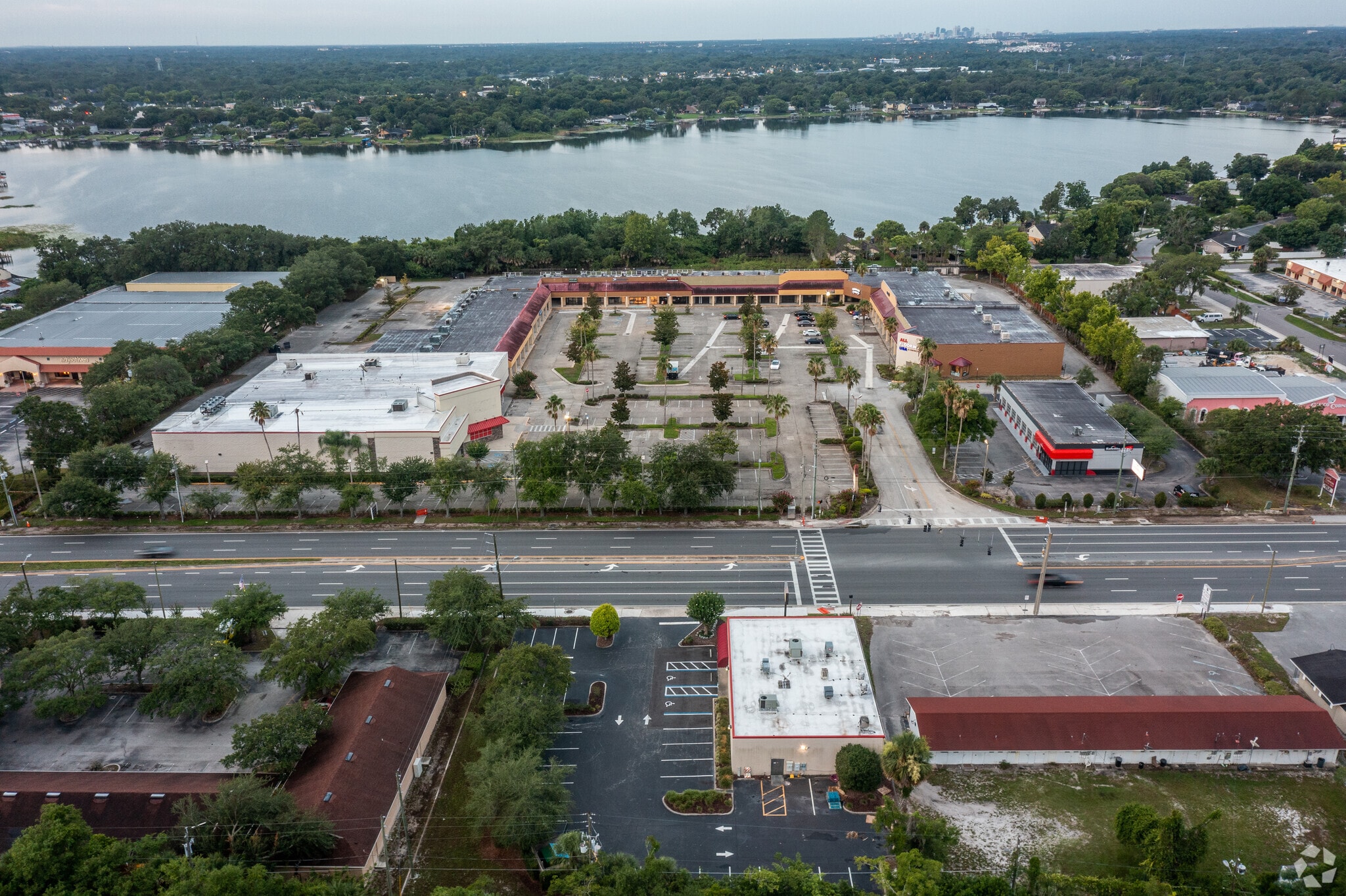 1140 E Altamonte Dr, Altamonte Springs, FL à louer Aérien– Image 1 sur 2