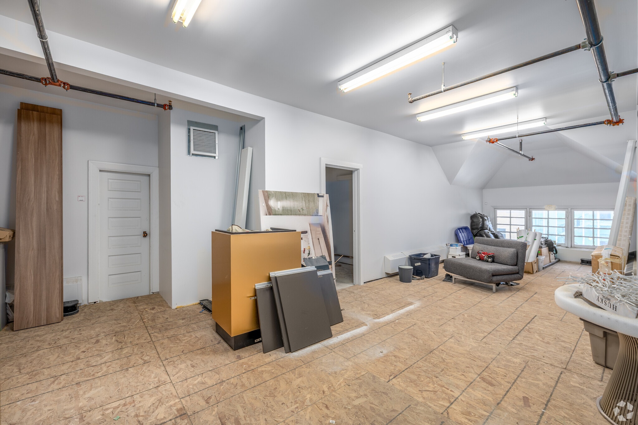 456 12th Ave SE, Calgary, AB à louer Photo intérieure– Image 1 sur 2