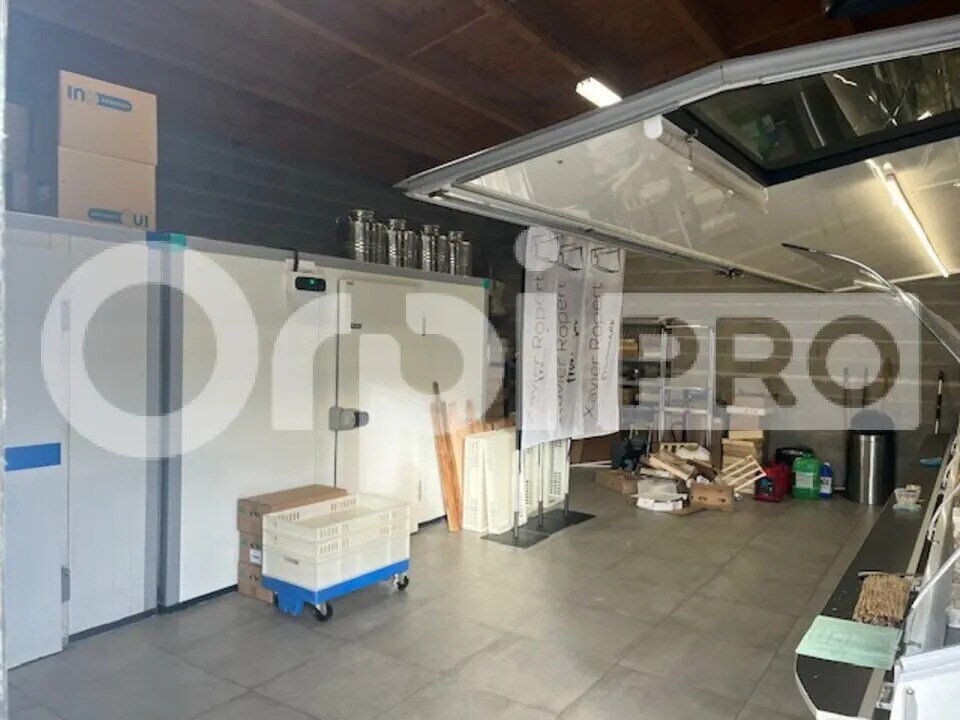 Local d’activités dans L'HOUMEAU à louer Photo intérieure– Image 1 sur 2