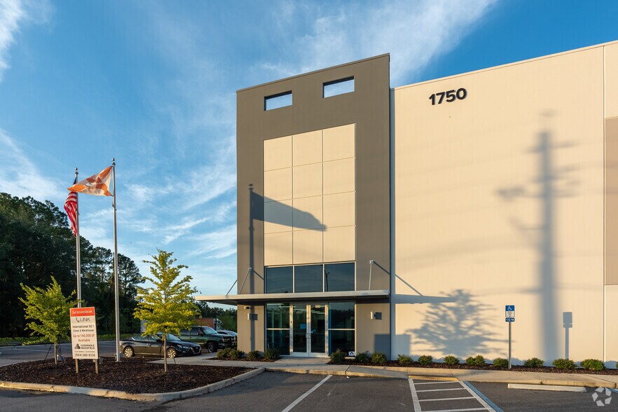 1750 Airport Rd, Jacksonville, FL à louer - Photo de l’immeuble – Image 2 sur 6