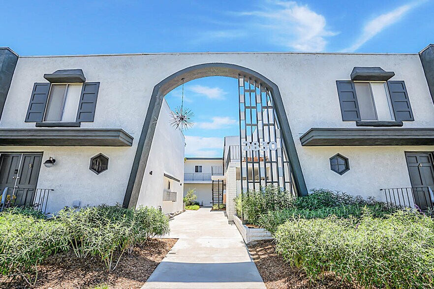 2830 235th St, Torrance, CA à vendre - Photo de l’immeuble – Image 2 sur 17