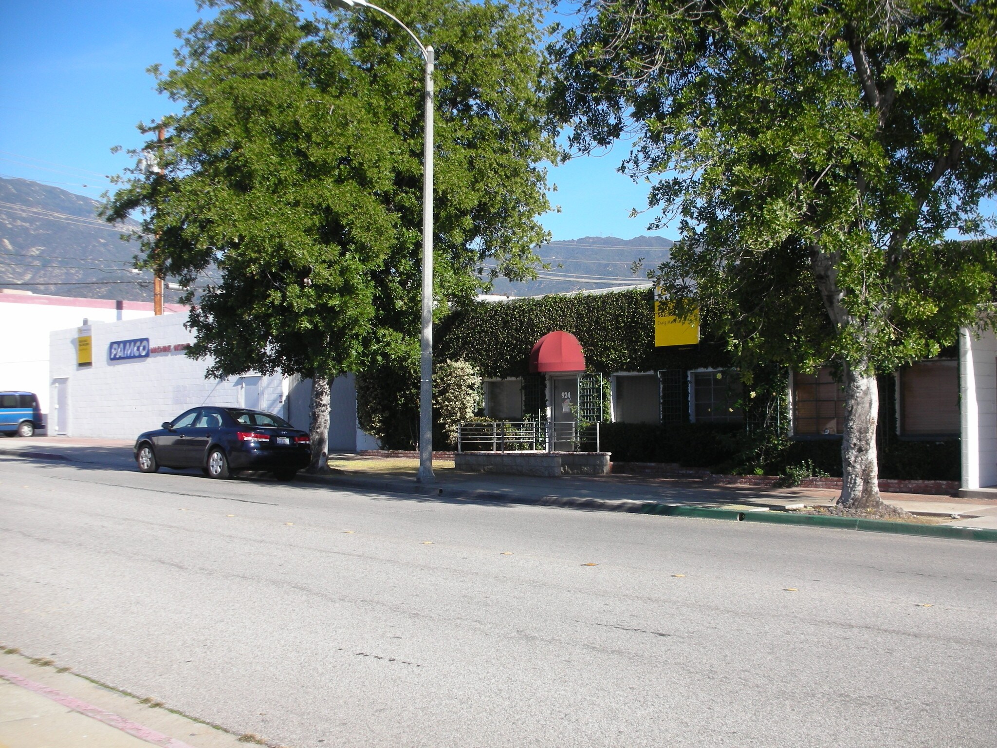 924-926 S Primrose Ave, Monrovia, CA à louer Photo principale– Image 1 sur 22