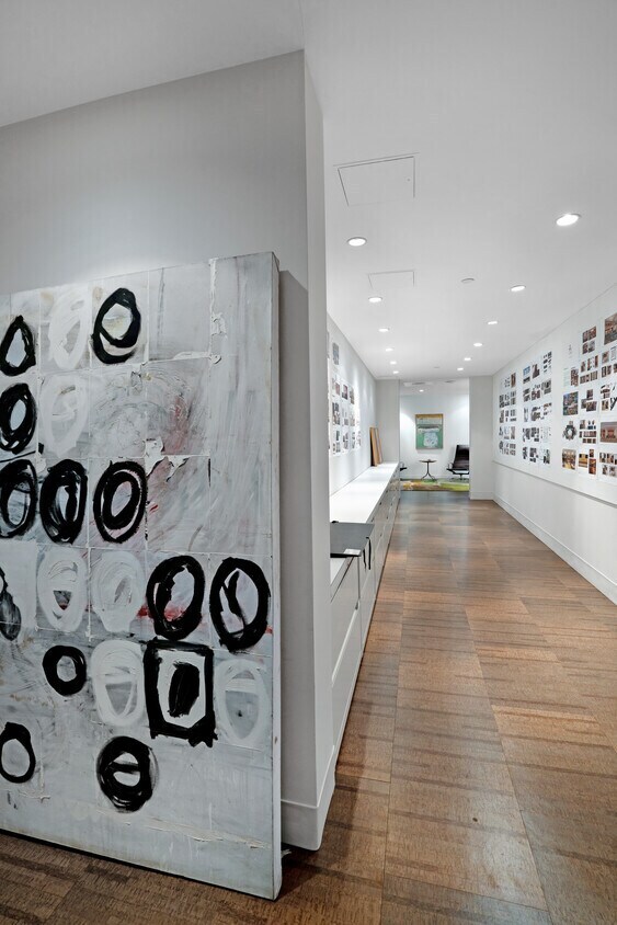 1420 Locust St, Philadelphia, PA 19102 - Lot 310 -  - Photo intérieure - Image 1 of 9