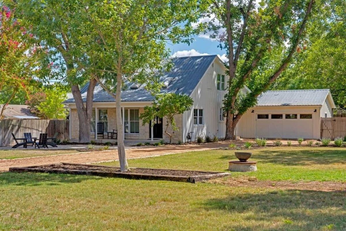 205 E Centre St, Fredericksburg, TX à vendre Photo de l’immeuble– Image 1 sur 14