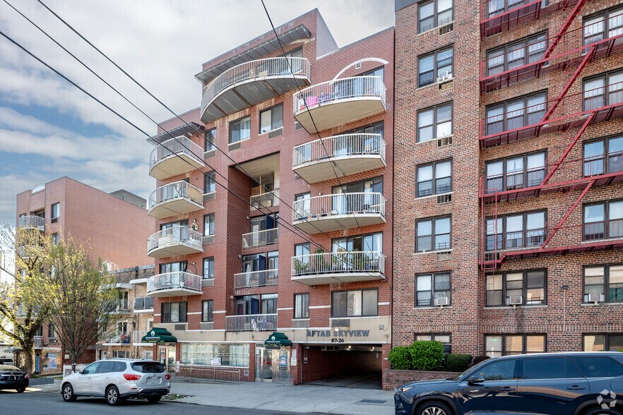 87-26 175th St, Jamaica, NY à vendre - Photo principale – Image 1 sur 11
