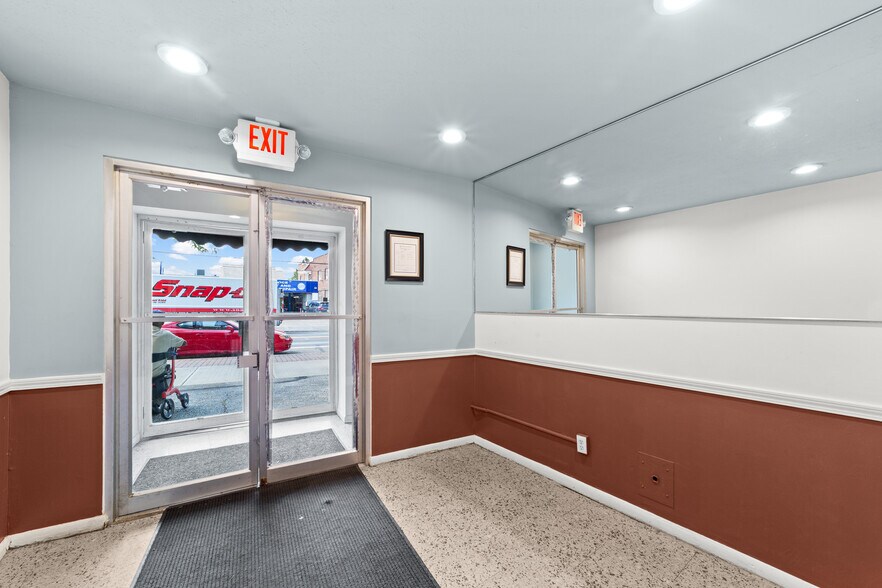 Shakertowne Apts | 30-Unit Multifamily portefeuille de 2 biens à vendre sur LoopNet.fr - Photo de l’immeuble – Image 2 sur 62