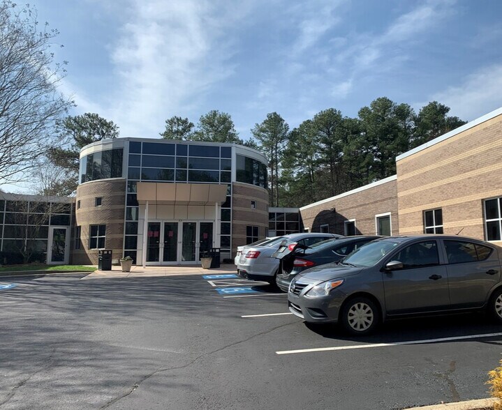 1720 Phoenix Blvd, College Park, GA à louer - Photo de l’immeuble – Image 2 sur 18