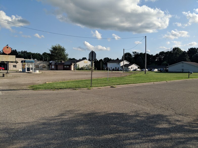 998 N Wooster Ave, Strasburg, OH à louer - Photo de l’immeuble – Image 2 sur 4