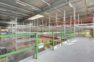 Industriel/Logistique dans Saint-Michel-sur-Orge à louer Photo de l’immeuble– Image 2 sur 9