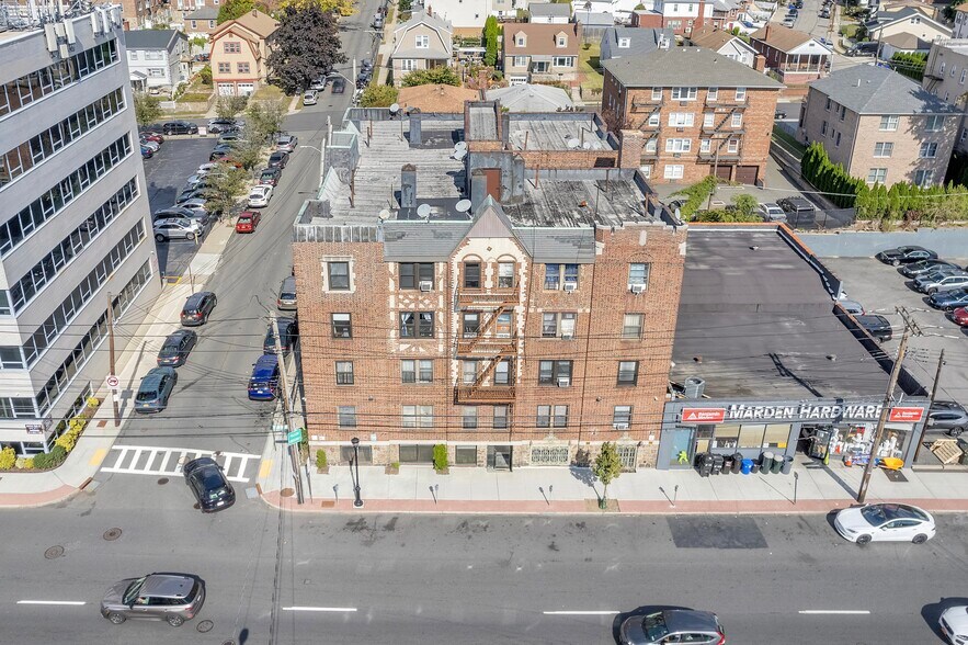 737 Yonkers Ave, Yonkers, NY à vendre - Photo de l’immeuble – Image 2 sur 6