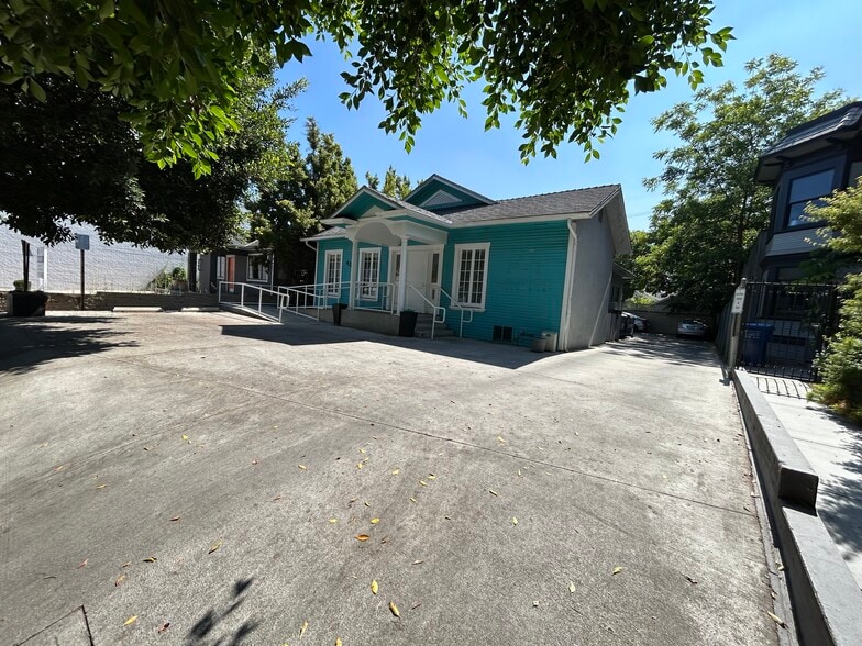 428 N Larchmont Blvd, Los Angeles, CA à louer - Photo de l’immeuble – Image 1 sur 4