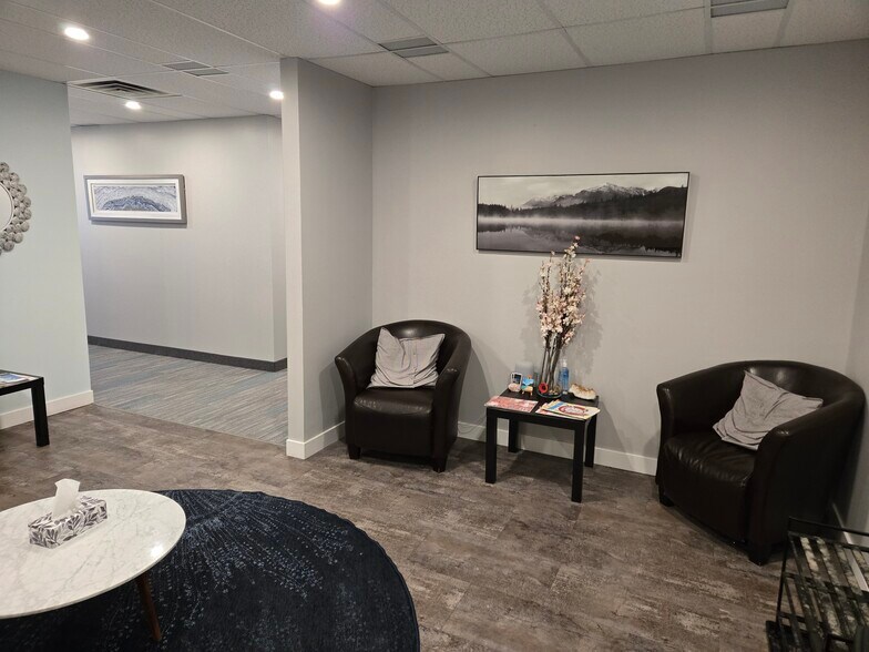 259 Midpark Way SE, Calgary, AB à louer - Photo de l’immeuble – Image 2 sur 23