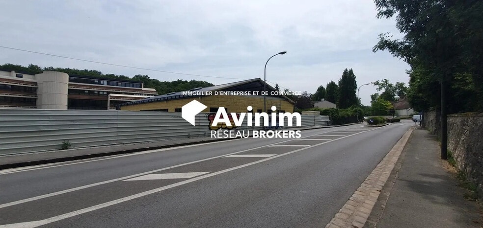 Local commercial dans Avon à louer - Photo de l’immeuble – Image 1 sur 5