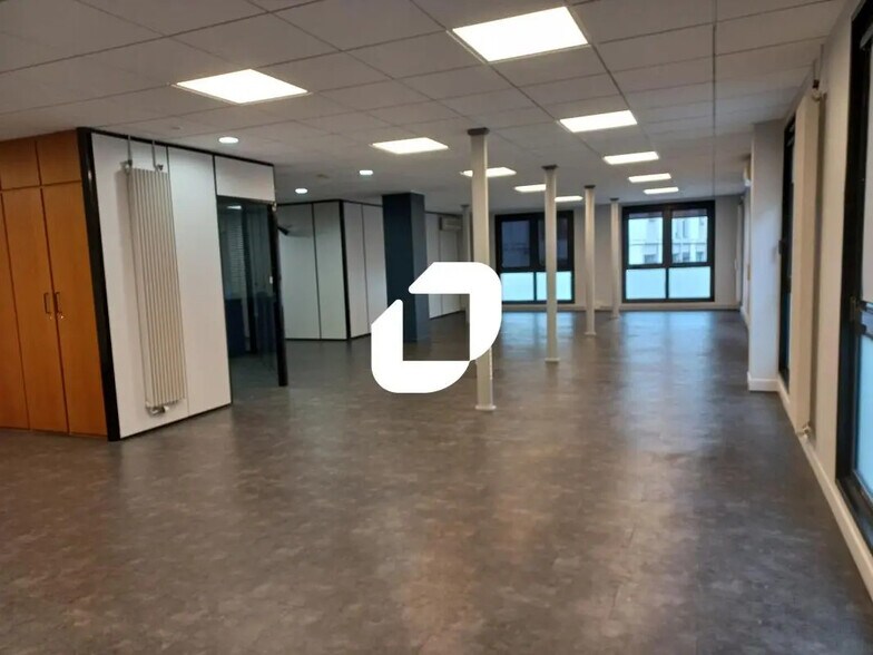 Bureau dans Lille à louer - Photo de l’immeuble – Image 1 sur 8