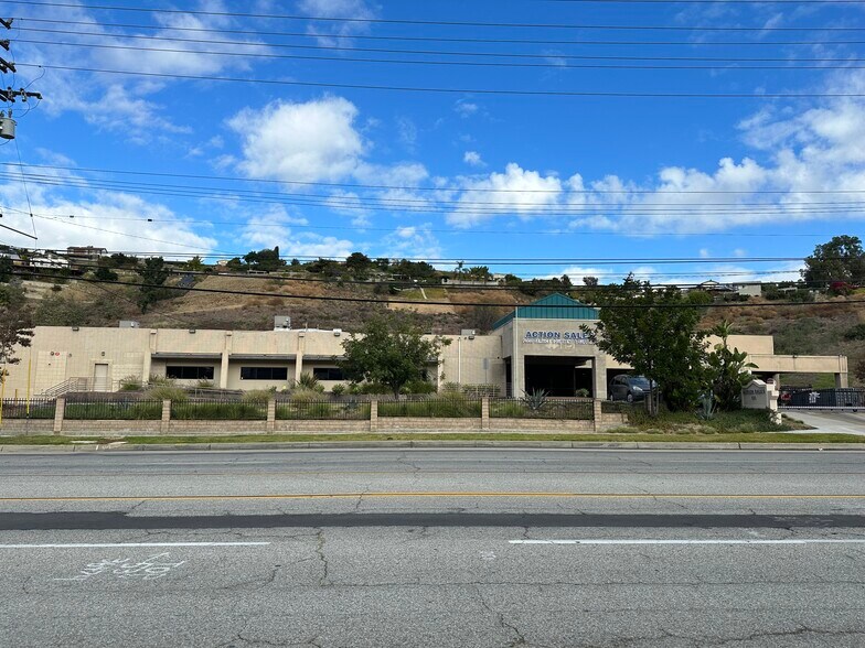 829 Monterey Pass Rd, Monterey Park, CA à louer - Photo de l’immeuble – Image 2 sur 71