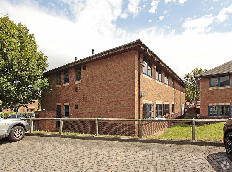 10-11 Royds Hall Rd, Leeds à louer - Photo de l’immeuble – Image 2 sur 5