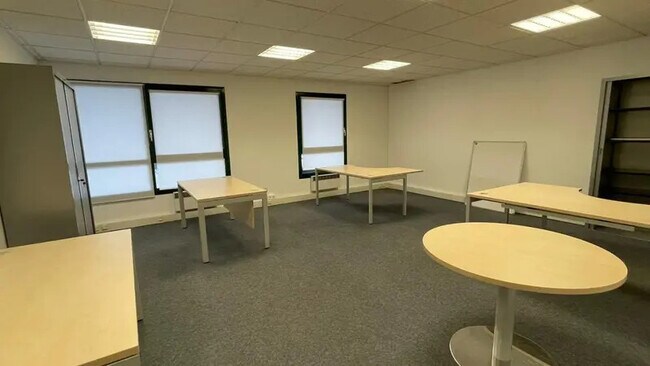 Plus de détails pour Local d’activités à vendre