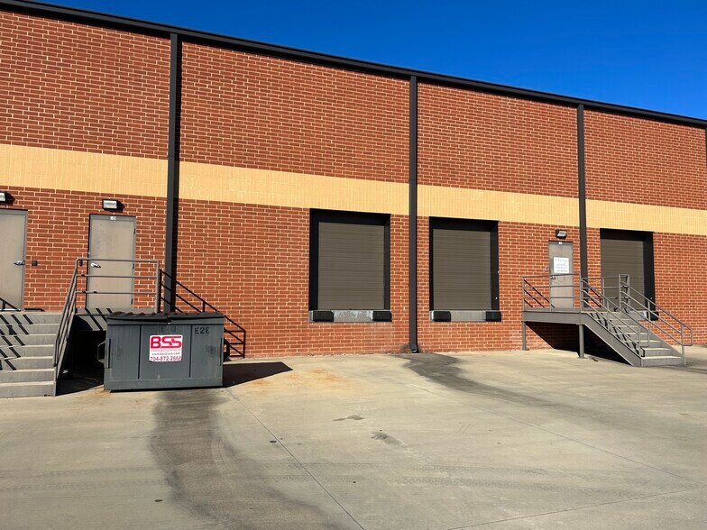 115 Corporate Center Dr, Mooresville, NC à louer - Photo de l’immeuble – Image 2 sur 12