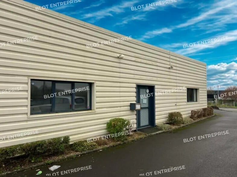 Bureau dans Vezin-le-Coquet à louer - Photo de l’immeuble – Image 1 sur 5