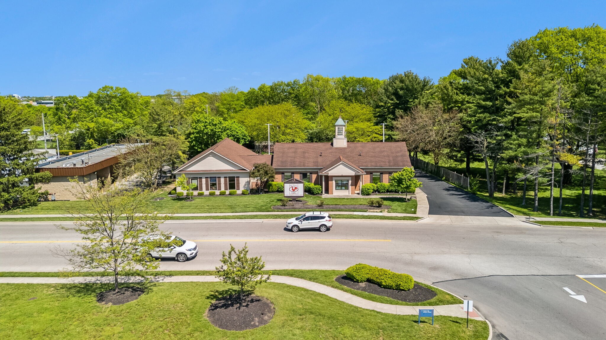 48 Corbins Mill Dr, Dublin, OH à louer Photo de l’immeuble– Image 1 sur 9