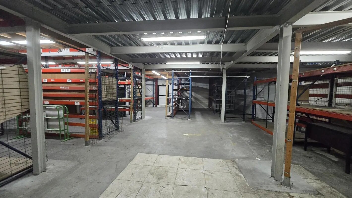 Local d’activités dans La Farlède à louer Photo intérieure– Image 1 sur 8