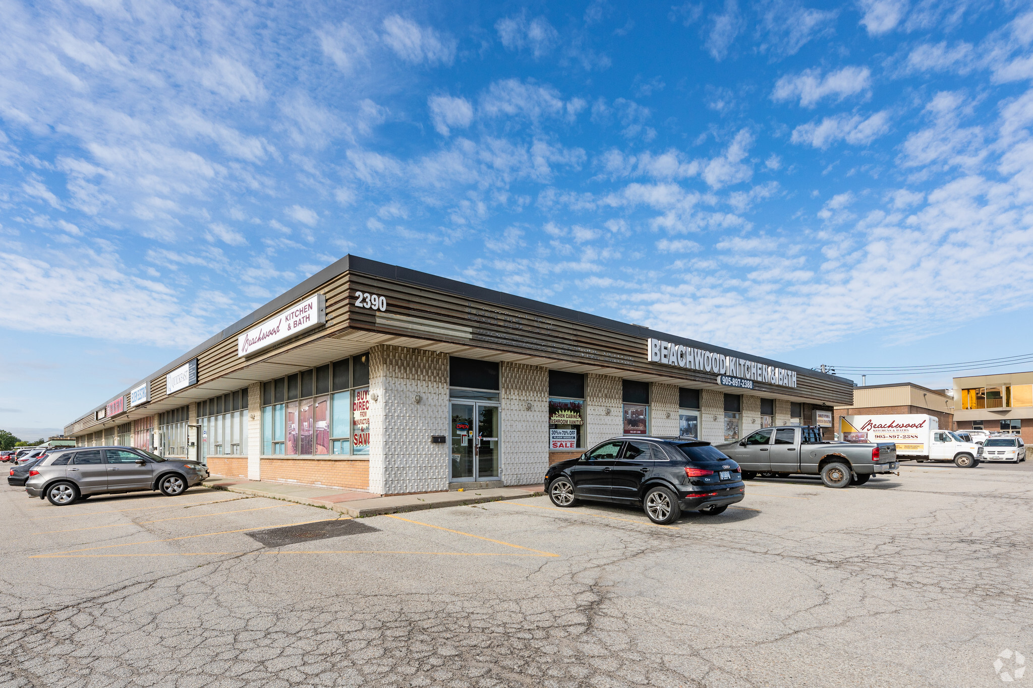 2390 Cawthra Rd, Mississauga, ON à vendre Photo principale– Image 1 sur 4
