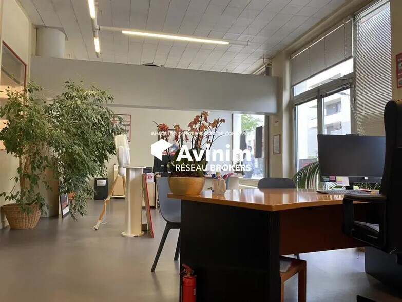 Immeuble residentiel dans Grenoble à vendre - Photo intérieure – Image 2 sur 7