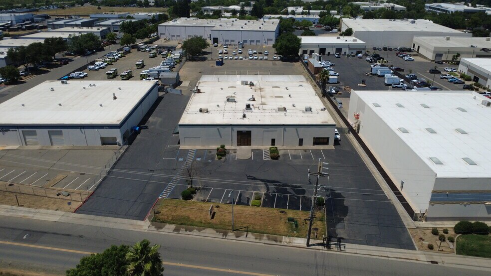 3850 Happy Ln, Sacramento, CA à vendre - Photo de l’immeuble – Image 1 sur 10